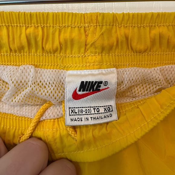 Vintage Men’s Nike Shorts - Picture 4 of 6